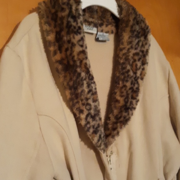 Trendy Jacket - Picture 2 of 4